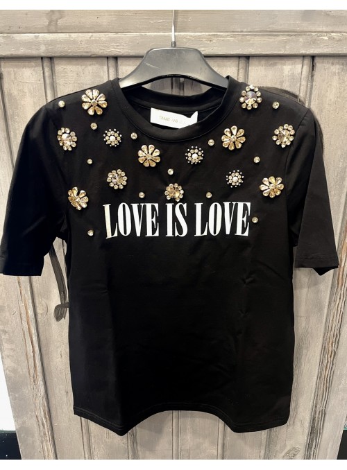 CAMISETA LOVE IS LOVE